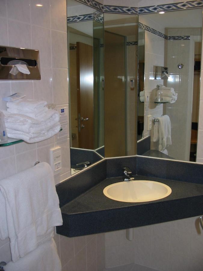 Hotel Express Geneva Airport By Ihg 3*