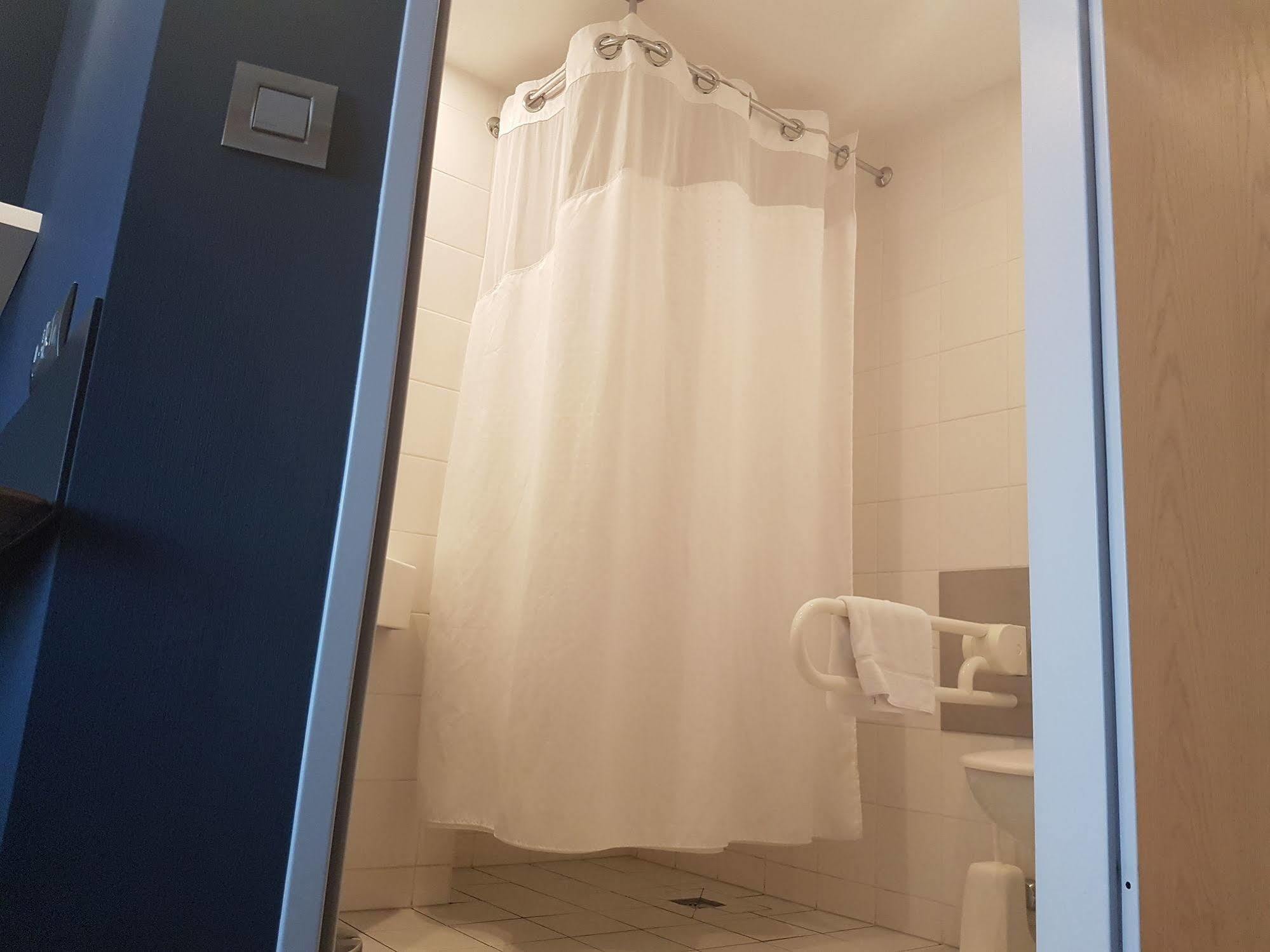 Express Geneva Airport By Ihg Hotel