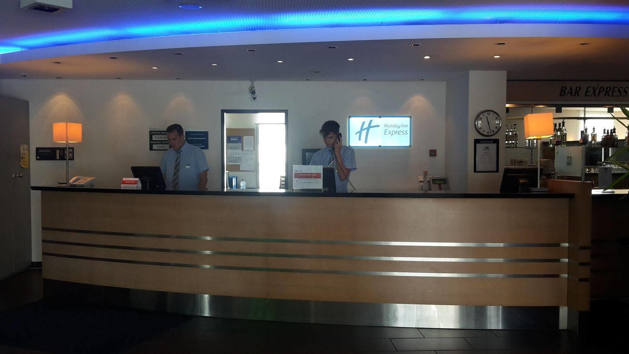Express Geneva Airport By Ihg Hotel Meyrin