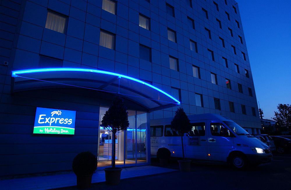 Express Geneva Airport By Ihg 3*