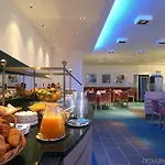 Holiday Inn Express Geneva Airport 